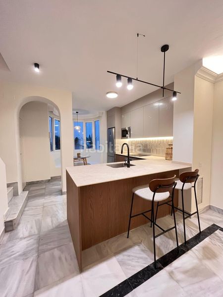 Foto 097c4bb8-8427-4414-9add-9968e9b5ba7e. Casa adossada amb aparcament piscina a Playa de la Fontanilla Marbella