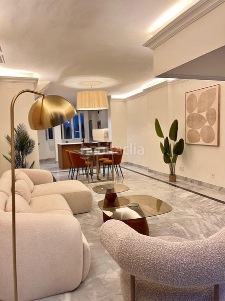 Foto af00e52c-bdcd-4589-ae9e-b7972f7bb034. Casa adossada amb aparcament piscina a Playa de la Fontanilla Marbella