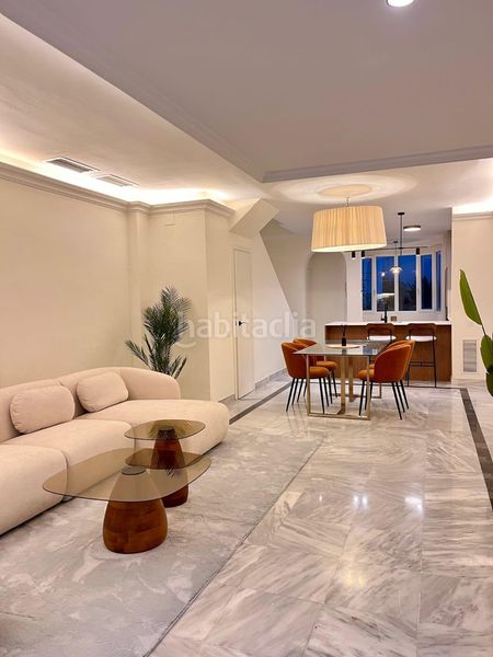 Foto ebc7099e-6d44-48d3-ad07-78d37c2390c4. Casa adossada amb aparcament piscina a Playa de la Fontanilla Marbella