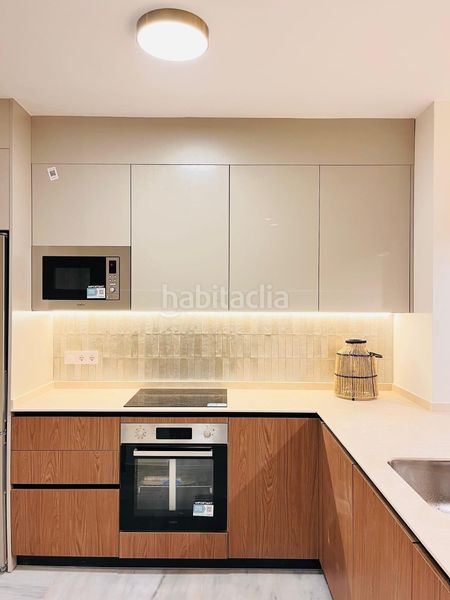 Foto f2ff406f-6e2d-4e06-ac55-37fe95731d24. Casa adossada amb aparcament piscina a Playa de la Fontanilla Marbella