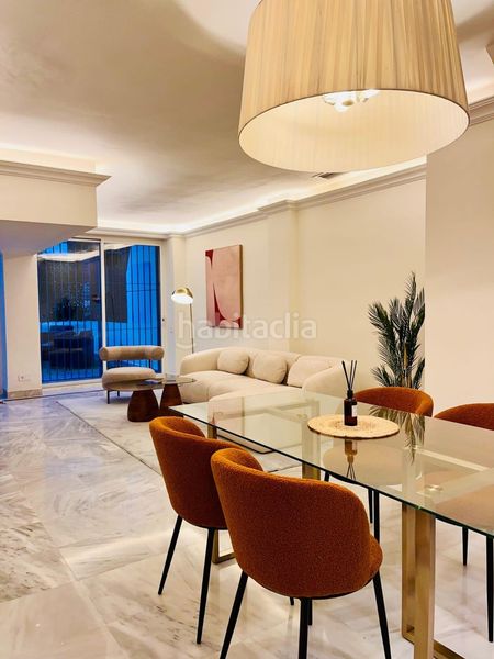 Foto fd48b425-9a88-4a90-8ba1-45e0531f34d3. Casa adossada amb aparcament piscina a Playa de la Fontanilla Marbella