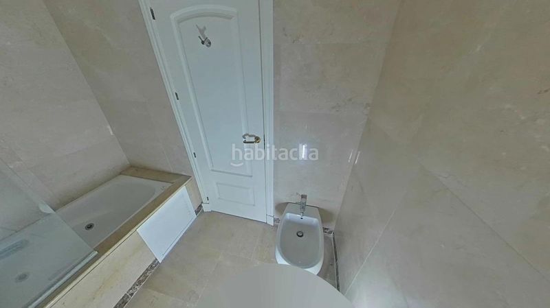 Foto 1148338b-f91a-4666-bf85-693fe88c59b2. Planta baixa amb aparcament piscina a La Duquesa Manilva