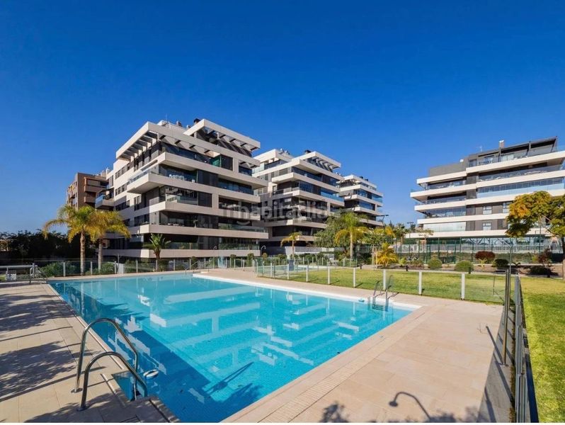 Foto 5c2e9501-6504-4c11-a66b-4c6c1f2ea984. Pis amb aparcament piscina a El Consul - Ciudad Universitaria - El Romeral Málaga