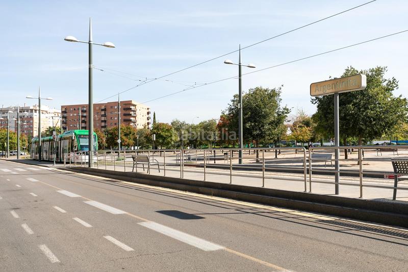 Foto f679a7ee-28ac-44fc-a8e6-6ea5c13f682d. Local comercial en avenida avenida de federico garcía lorca local comercial en zona de expansión en Granada