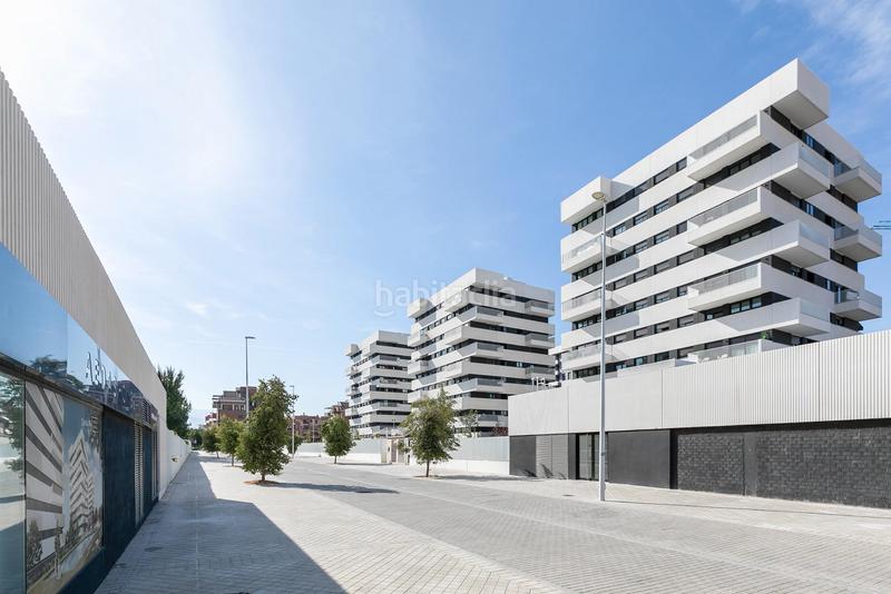 Foto f2ad7738-f159-4fe9-8291-078b70c57de4. Local comercial en calle alcalde antonio camacho local comercial en zona de expansión en Granada