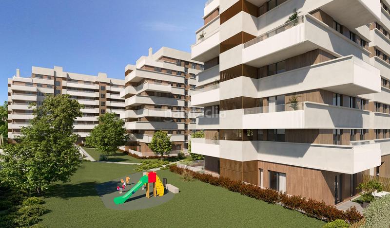 Foto cf3288c4-a232-4ece-a09c-49f95275609b. Piso  4 dormitorios con terraza en Rosaleda - Juventud Granada