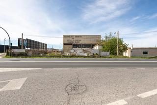 Nave industrial en Calle pinos puente 48. Se vende espectacular nave industrial en atarfe