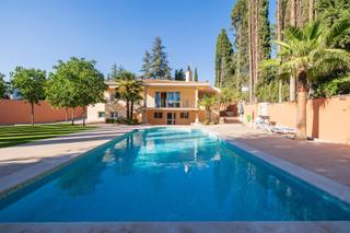 Chalet en Albolote. Descubre el hogar de tus sueños en la exclusiva urbanización cor