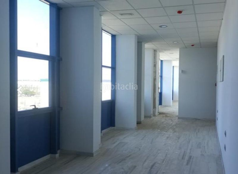 Foto 08380757-bc0a-4b1f-a6dc-caaeae0c6209. Nave industrial edificio completo de locales, oficinas y garajes en Antequera