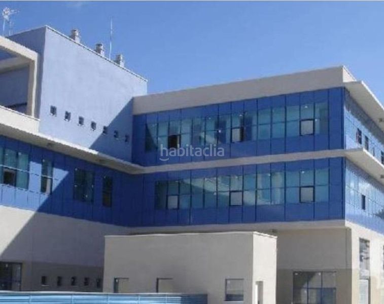 Foto 362c0750-24d1-4b0c-b385-7df061cceb0b. Nave industrial edificio completo de locales, oficinas y garajes en Antequera