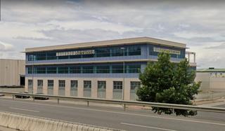 Nau industrial  Calle castilla la mancha. Edificio completo de locales, oficinas y garajes