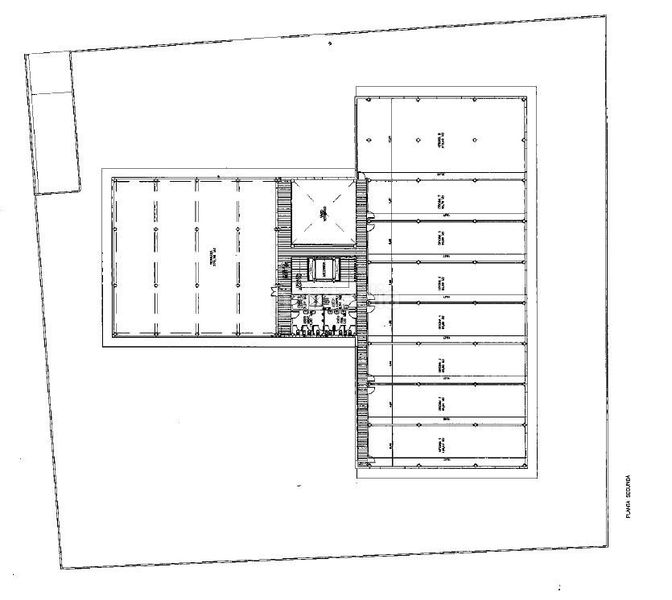 Foto b3859dc5-84de-4638-9c27-ea936fadb132. Nave industrial edificio completo de locales, oficinas y garajes en Antequera