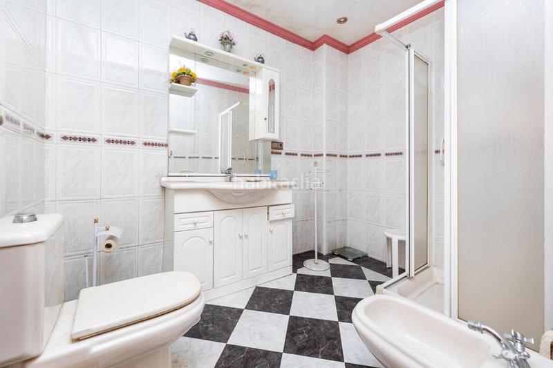 Foto d0db8db7-a0e8-41a4-bb01-f46a81eb8790. House in Barrio de Zaidín Granada