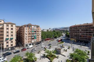 Appartement à Camino de Ronda. Amplio piso en plaza einstein  ubicación excepcional en el centr