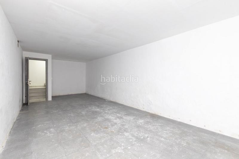 Foto 3738bbbf-82dc-4148-97b9-f5543a17bec9. Local comercial a calle paseo 10 a Montefrío