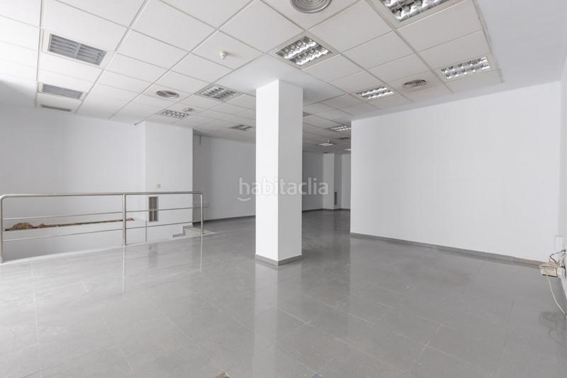 Foto df626047-8435-4a50-80bb-7464b1e6b1e8. Local comercial a calle paseo 10 a Montefrío