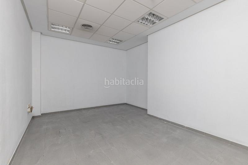 Foto ece3137c-fff7-4d01-aa15-36b91b7e8e20. Local comercial a calle paseo 10 a Montefrío