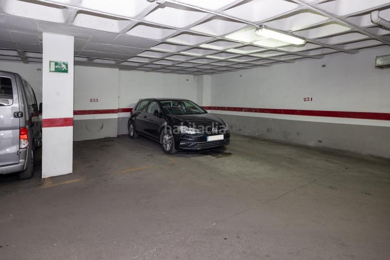 Foto 6e4d5c74-e0de-45d1-903f-f2283e6e0158. Car parking in avenida de la constitucion 22 in Plaza de Toros Granada