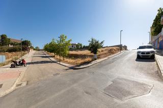 Terreno residencial  Camino cementerio. Venta de solar urbano de 258 m2 en otura granada