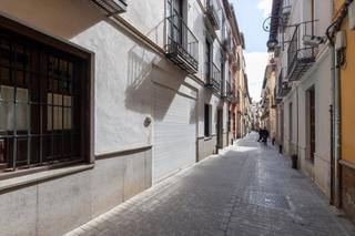 Aparcament cotxe  Calle san jacinto. Dos plazas de garaje en zona carrera de la virgen