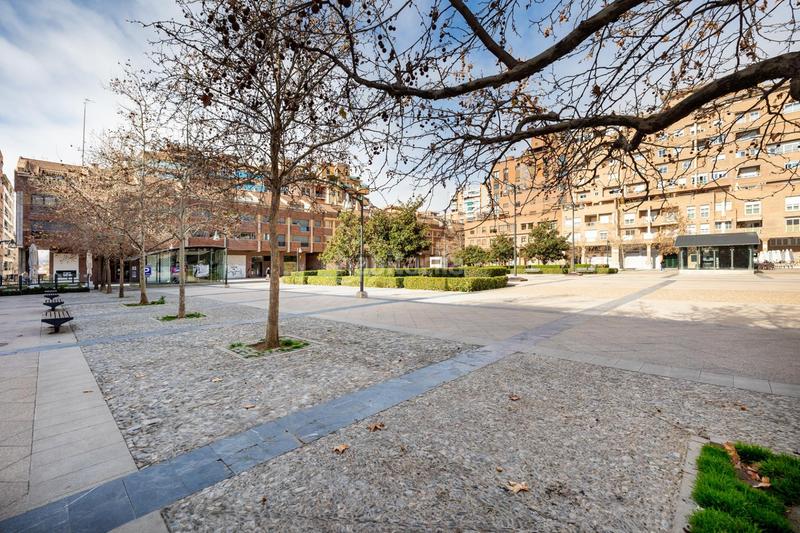 Foto d247338c-77ac-4133-8fb9-63fe55e44958. Local comercial a Plaza de Toros Granada