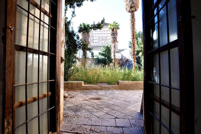 Foto 5678a281-e2ba-488c-b5cc-652391ff520f. Edificio detrás de la catedral en Guadix