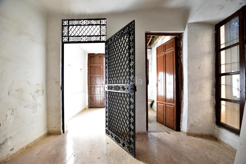 Foto f11b5e90-6168-4a8d-b8c8-0ebe18848205. Edificio detrás de la catedral en Guadix