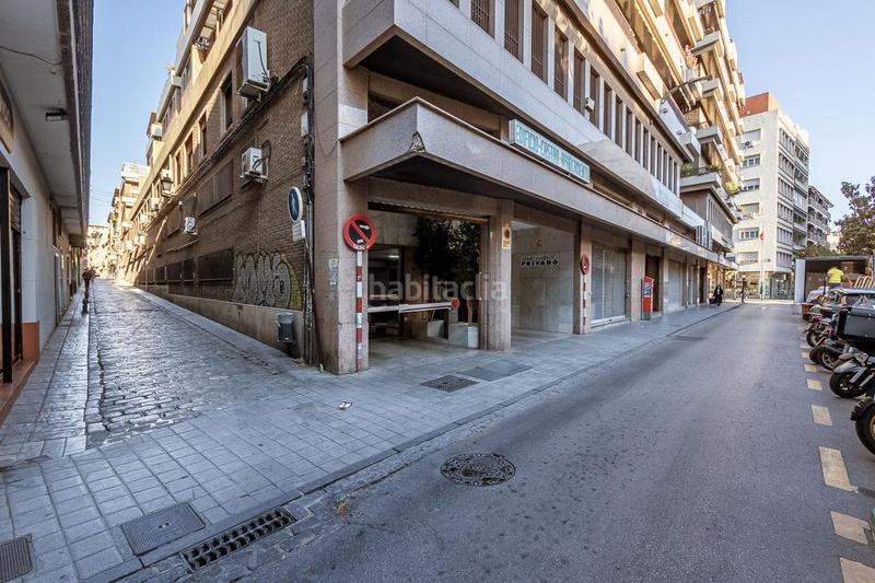 Foto ab24682d-3a86-46a1-86aa-28dac9654d18. Local comercial local de 2 plantas en Centro - Sagrario Granada