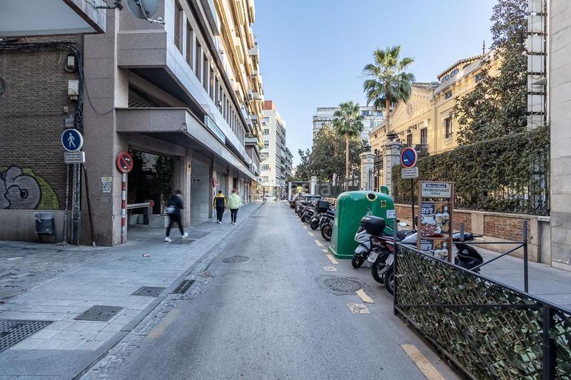 Foto daa36fb0-326e-48d2-8309-ed063f32a624. Local comercial local de 2 plantas en Centro - Sagrario Granada