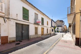 Terreno residencial en Calle real 38. Invierta en pleno centro de churriana de la vega