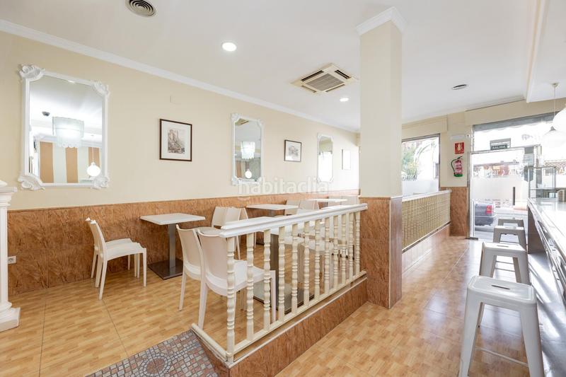 Foto 3ceecc68-4e6f-498f-86f3-98d84a217a90. Local comercial ponemos en venta esta cafetería , en el centro , totalmente equipada y lista para abrir en Armilla