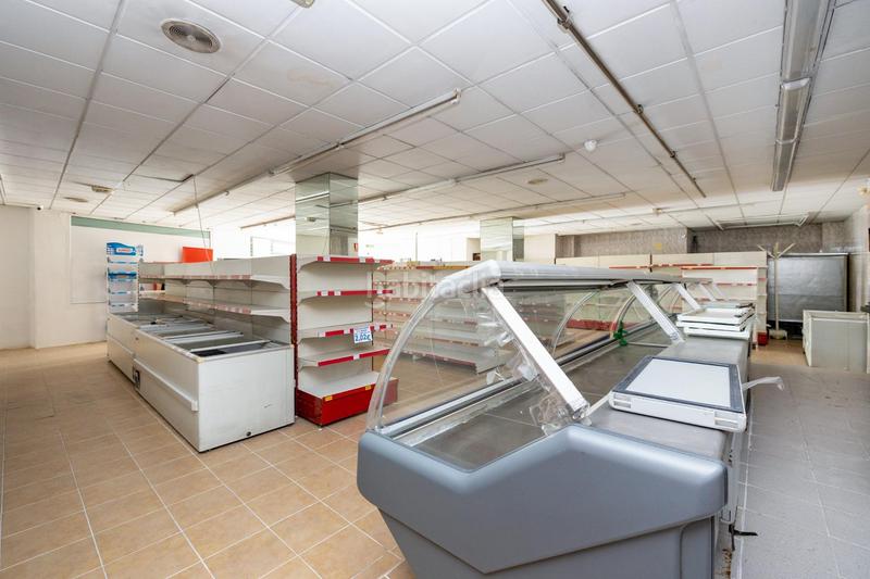 Foto 1dd20ab6-fc3e-476f-b2e8-d0f426b1fb08. Local comercial local céntrico en la carretera de granadagojar en Gójar