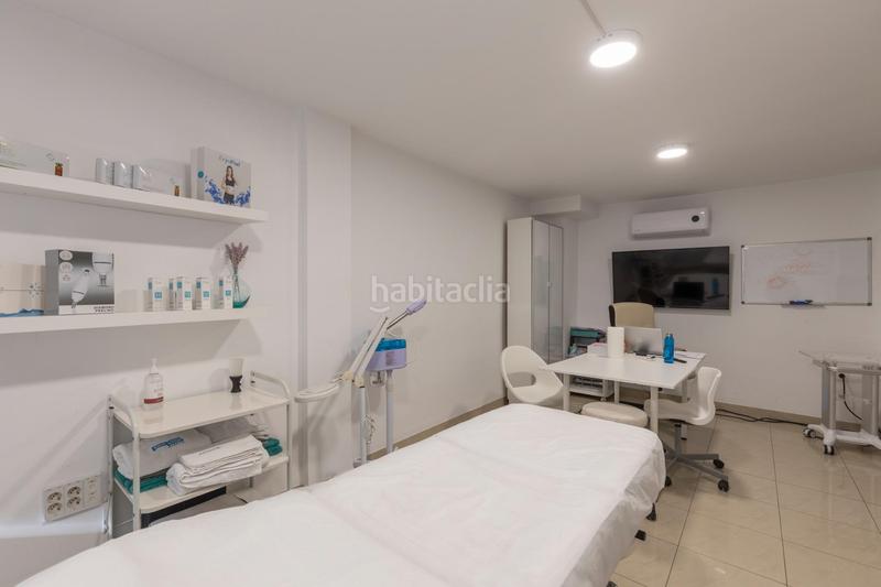 Foto 3f7f19b8-8f89-4d16-9411-123d2723ba60. Local comercial oportunidad! local comercial totalmente reformado en la mejor zona de cullar vega! en Cúllar Vega