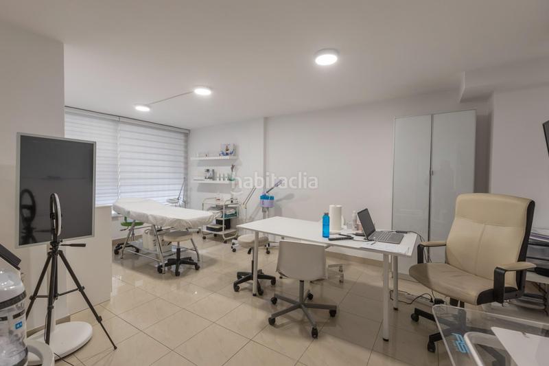 Foto c45cdf21-1a04-4b45-9cfb-7634ea29be19. Local comercial oportunidad! local comercial totalmente reformado en la mejor zona de cullar vega! en Cúllar Vega