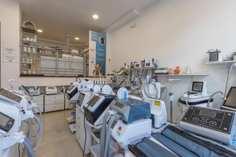 Foto f1b14599-f096-4283-aa49-7c5dfcaa1e01. Local comercial oportunidad! local comercial totalmente reformado en la mejor zona de cullar vega! en Cúllar Vega