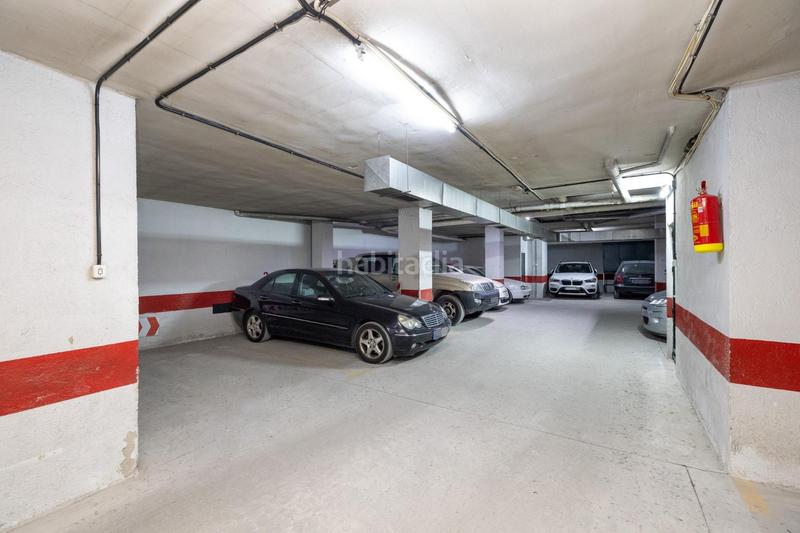 Foto bd4ac4a4-6505-4e5c-a0d3-fe9a9a6fa4d9. Parking coche en calle socrates 14 plaza de garaje en venta en calle socrates en Granada
