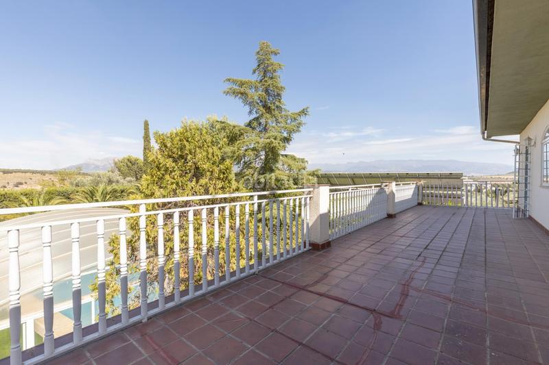 Foto a7bb2403-8a60-4f93-bf40-24837d609b82. Chalet atencion! ponemos a la venta esta espectacular villa en el pantano de cubillas! en Atarfe