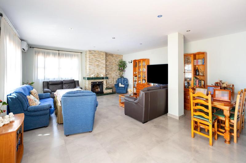 Foto b4ee84ae-be60-46eb-a55e-3e69dac2e883. Casa espectacular casa independiente con piscina y terreno de 1150 m2 . más terreno urbano de 2000 m2. en Atarfe