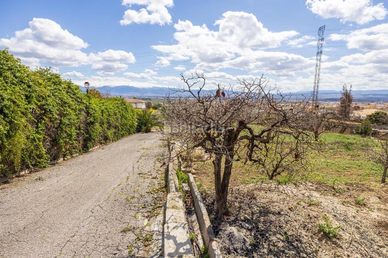 Foto dfb9bf31-9fd0-4253-9810-a16b57462e87. Casa espectacular casa independiente con piscina y terreno de 1150 m2 . más terreno urbano de 2000 m2. en Atarfe