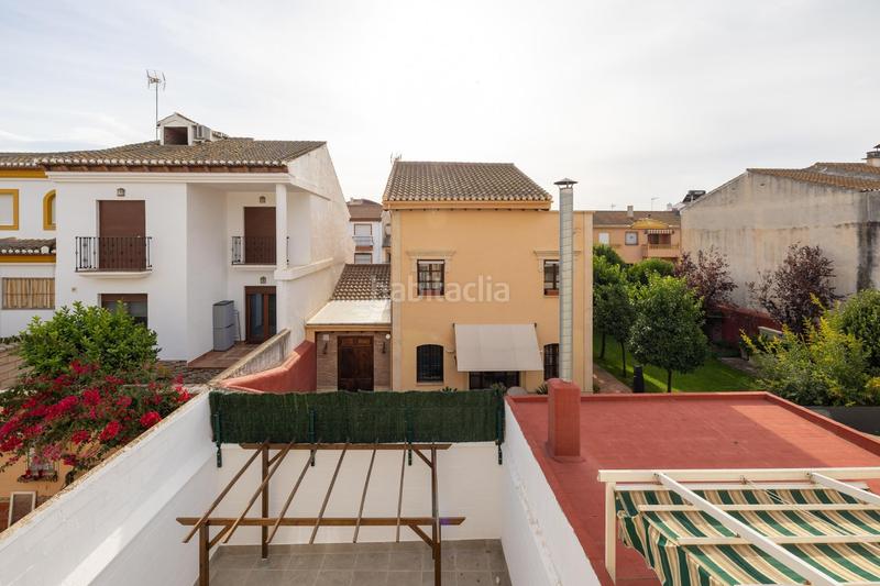 Foto a0917d77-e217-4451-9cb7-c12b0e16f1a6. Casa adossada amb aparcament a Atarfe