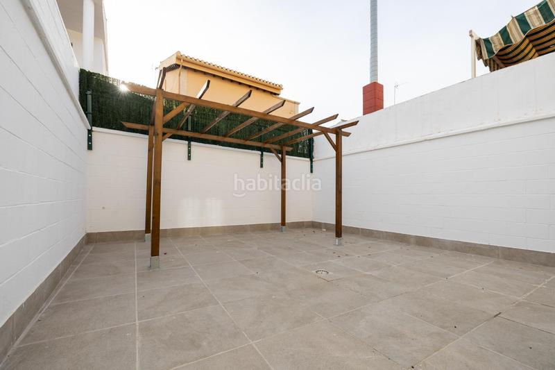 Foto e5a2193e-1ab9-4c42-9c99-948d717a466f. Casa adossada amb aparcament a Atarfe