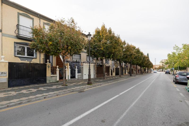 Foto f63d1cce-f402-45fa-8933-1c332b1b7d74. Casa adossada amb aparcament a Atarfe