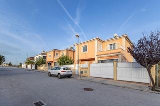 Chalet  Calle calle venus. Fantástica casa en urbanización los cortijos