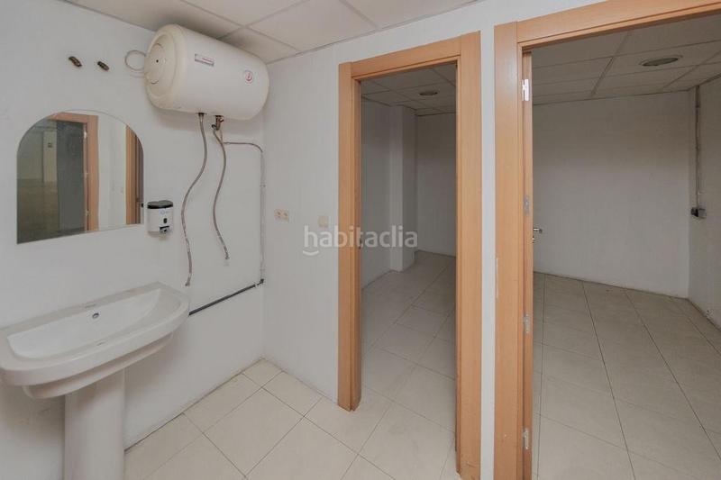 Foto d1b659f1-c09b-4a61-8d30-993b76cc49e2. Local comercial a La Zubia Ciudad Zubia (La)