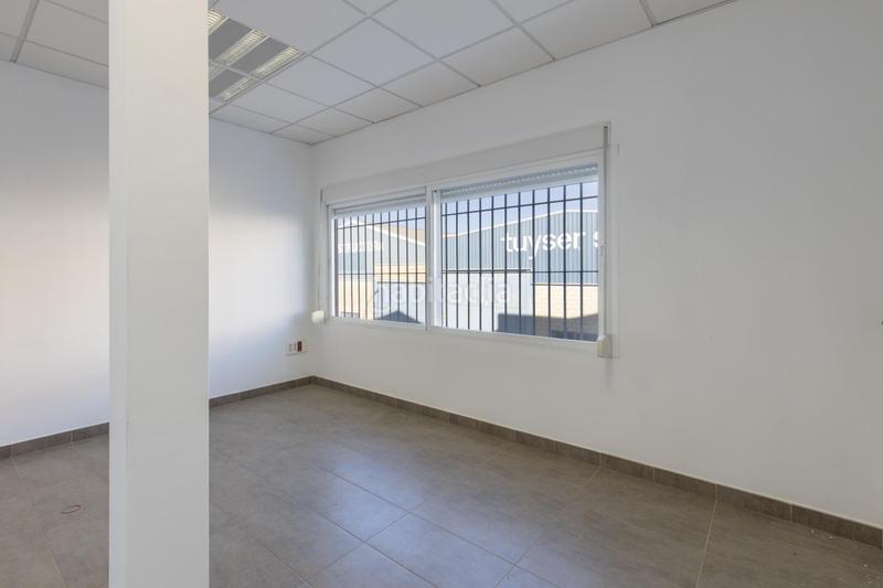 Foto f725e0e8-56f2-4ddd-98e7-b368fb34d826. Nave industrial  en venta en Dúrcal