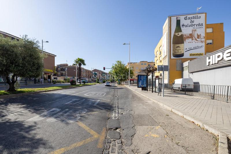 Foto 52574649-02c4-473b-bb9c-633259285a00. Local comercial a Av. F. Garcia Lorca - Nueva Estación Autobuses Granada