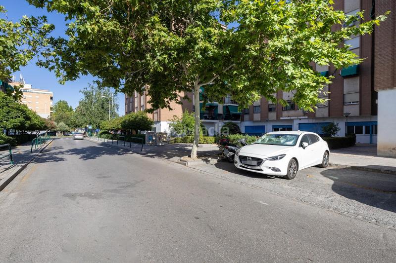 Foto f5c30099-b74a-4b76-9643-05f22a09f8b2. Local comercial a Av. F. Garcia Lorca - Nueva Estación Autobuses Granada