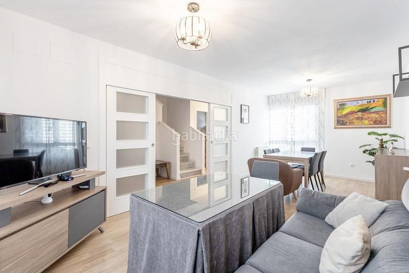 Foto 44cd66b6-a851-4d5f-ab03-d59d873d0d19. Casa adossada amb calefacció aparcament piscina a Jun