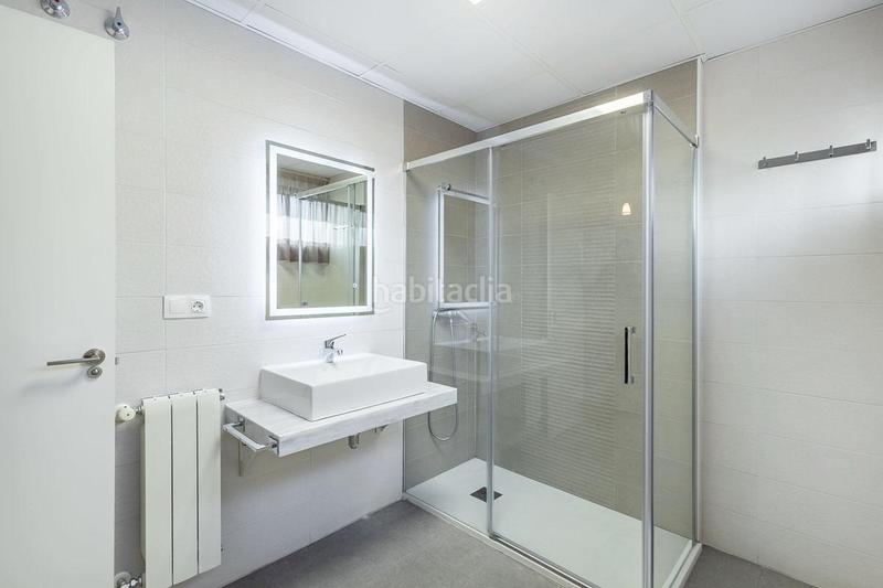 Foto e157e82d-8ccc-4bae-b43c-c98918ed966f. Casa adossada amb calefacció aparcament piscina a Jun