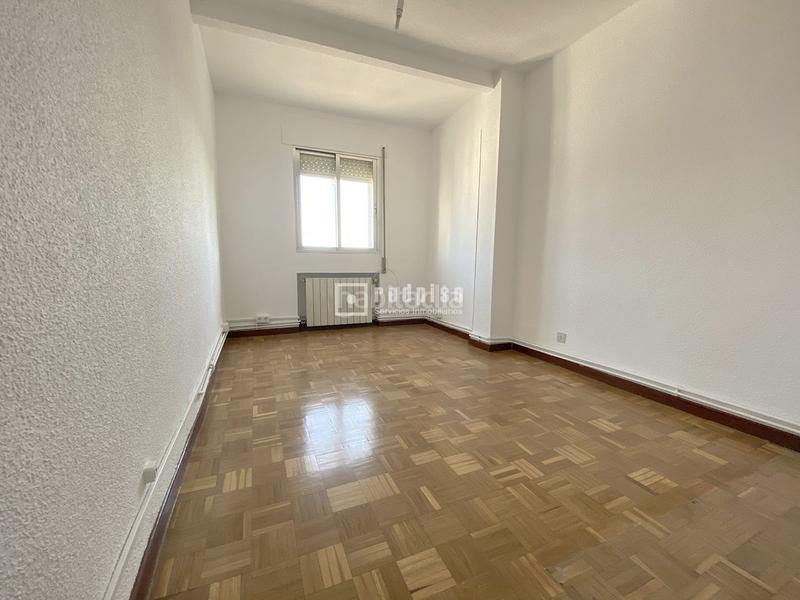 Foto d6bee292-28e3-4580-8b25-bd417711244b. Piso  con terraza en 6 planta en Canillas Madrid